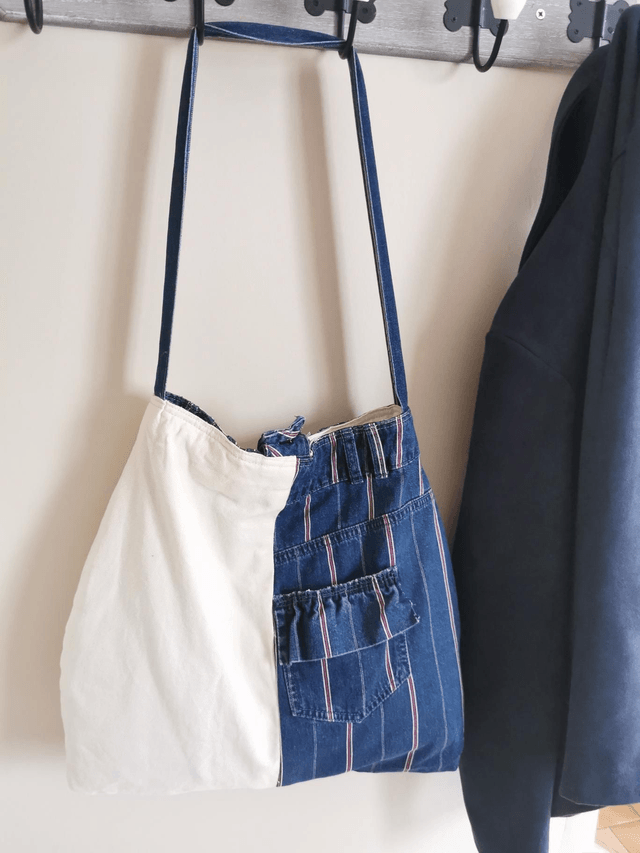 Sac #19 Courbes souples en jean rayé - Jeu de poches et d'asymétrie 