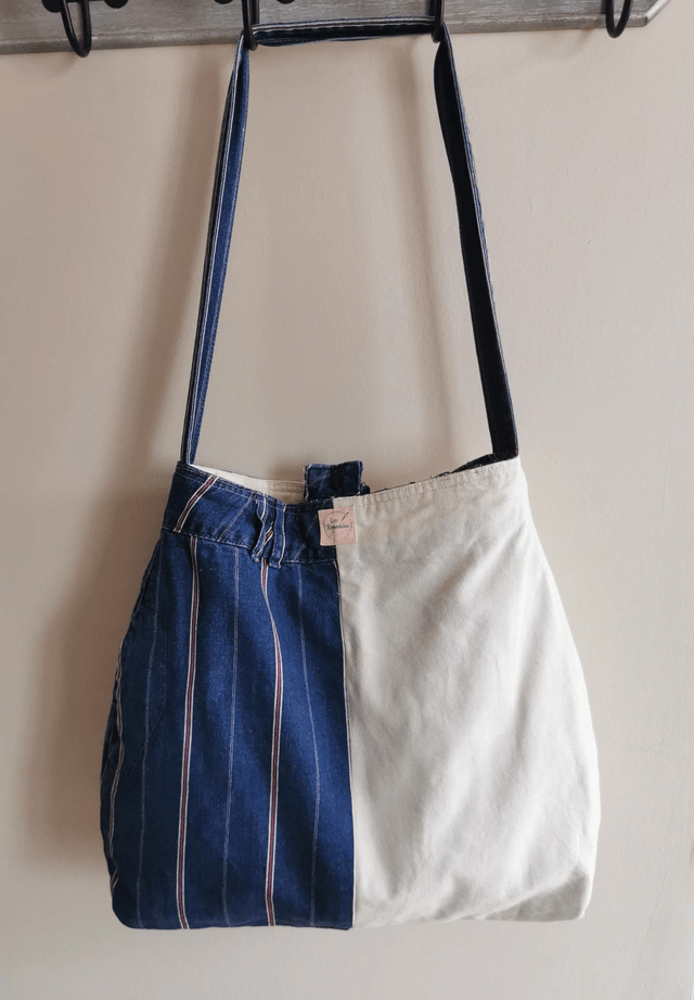Sac #19 Courbes souples en jean rayé - Jeu de poches et d'asymétrie 