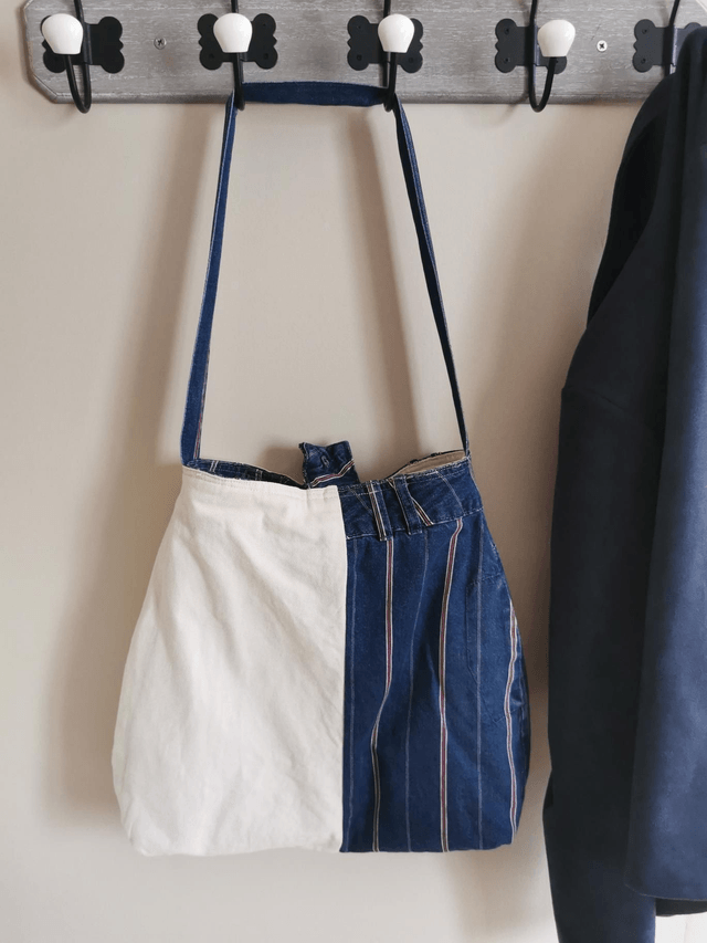 Sac #19 Courbes souples en jean rayé - Jeu de poches et d'asymétrie 