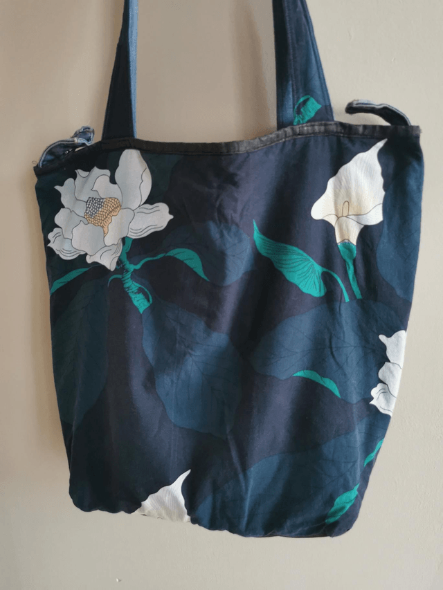 Sac #8 Jean et fleurs blanches - Pièce unique issue d'une ancienne collection